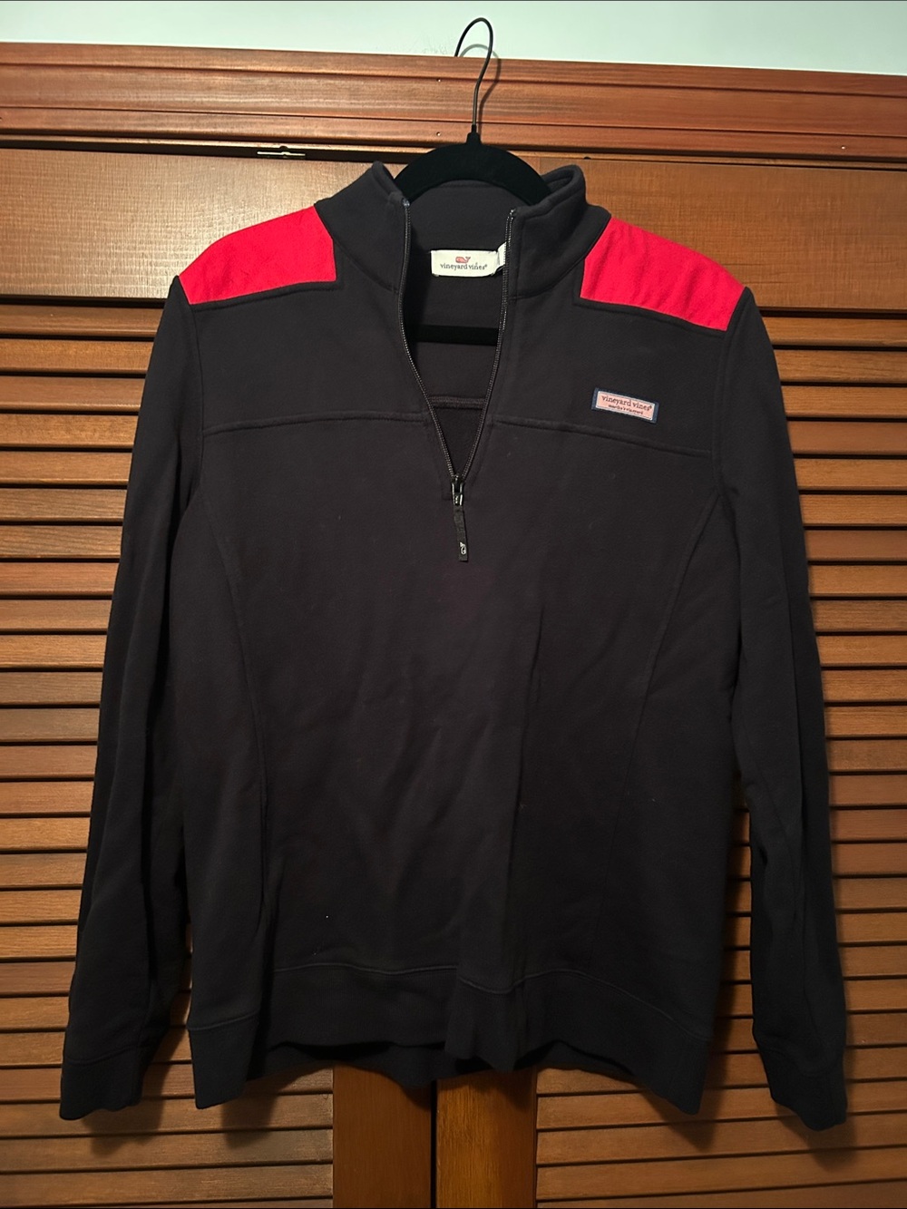 Vineyard Vines Women’s Black Quarter-Zip Pullover Red Shoulder Panel Large Prep